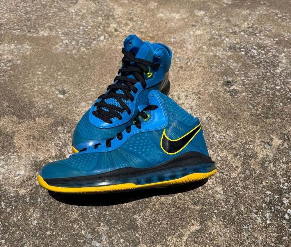 Nike LeBron 8 V/2 'Entourage' Basketball Shoes (429676-401) size 9 mens
